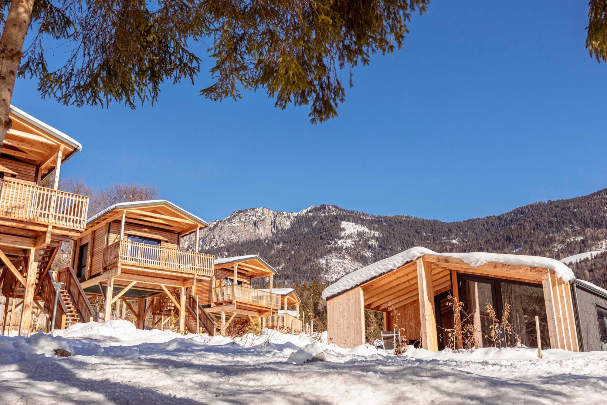 HOTEL CHALETS & GLAMPING NASSFELD BY ALPS RESORTS KOTSCHACH-MAUTHEN 4* (Østrig) - fra £ 86 | HOTELMIX